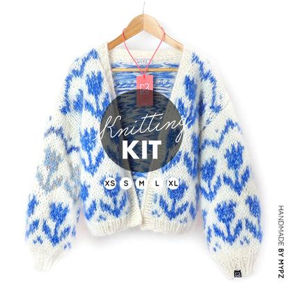 Knitting Kit – MYPZ Chunky Bomber Cardigan Tulips Blue No.9 (ENG-NL)